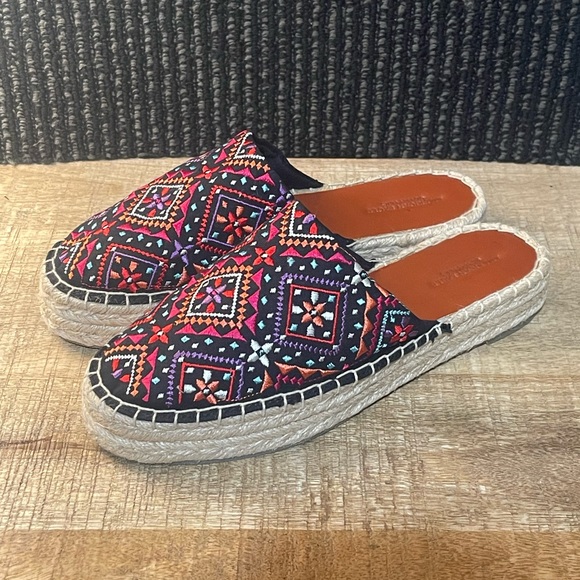 American Eagle Boho Embroidered Espadrille Mules - Size 7 - Picture 3 of 7